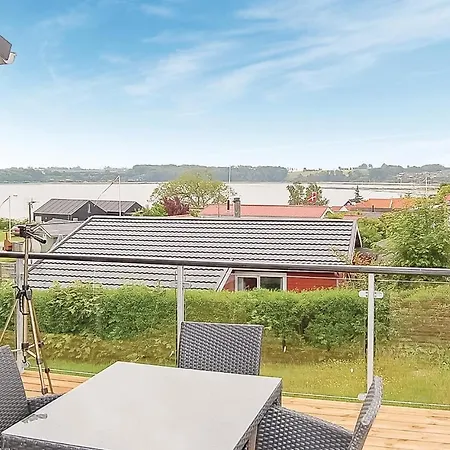 בית נופש Beach Front Home In Hejls With Wifi *